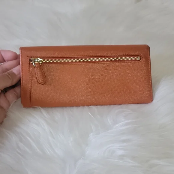 PRADA - Picture 2 of 16